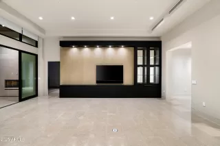 Photo #4: 6947918 Listing 