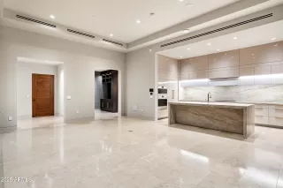 Photo #6: 6947918 Listing 