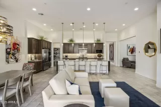 Photo #5: 6947973 Listing