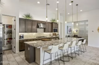 Photo #6: 6947973 Listing