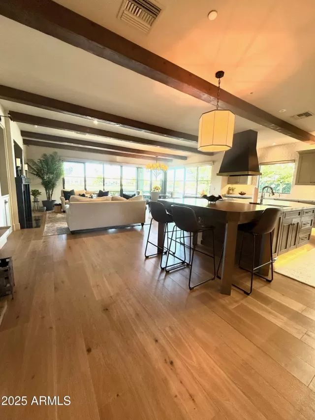 MLS: 6948023 Condo For Sale