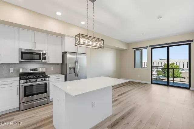 MLS: 6948032 Condo For Sale