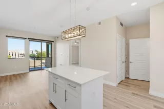 Photo #3: 6948032 Listing