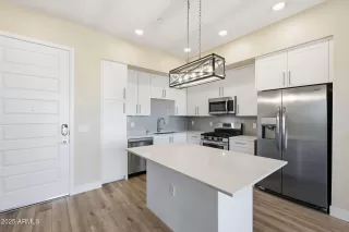 Photo #4: 6948032 Listing