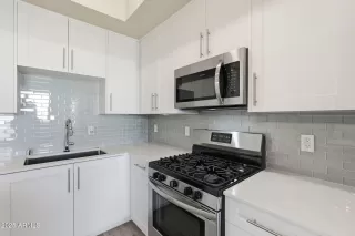 Photo #5: 6948032 Listing