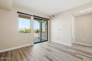 Photo #6: 6948032 Listing