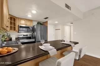 Photo #3: 6948049 Listing 