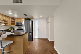 Photo #4: 6948049 Listing 