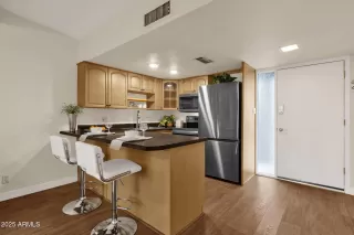 Photo #5: 6948049 Listing 