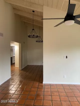 Photo #4: 6948161 Listing