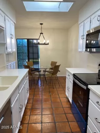 Photo #5: 6948161 Listing