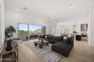 Photo #4: 6948224 Listing