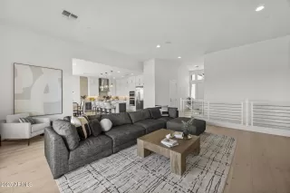 Photo #5: 6948224 Listing