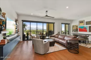 Photo #2: 6948225 Listing 