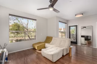 Photo #4: 6948271 Listing