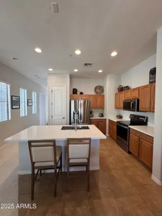 Photo #3: 6948809 Listing 