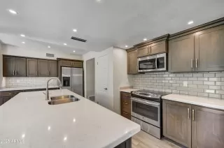 Photo #2: 6948834 Listing 