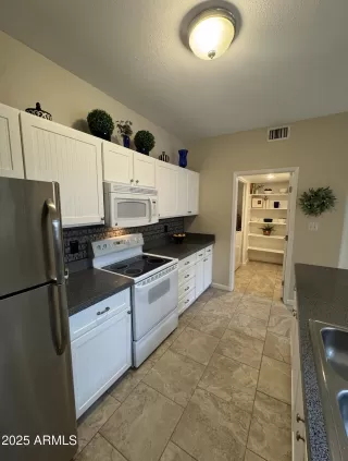 Photo #2: 6949140 Listing 