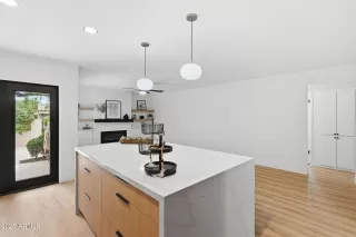 Photo #5: 6949150 Listing 