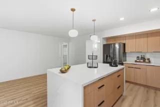 Photo #6: 6949150 Listing 