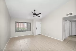 Photo #5: 6949297 Listing