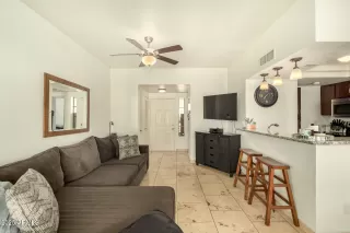 Photo #5: 6949561 Listing