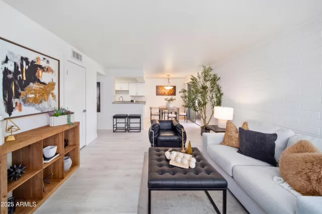 MLS: 6949563 Condo For Sale