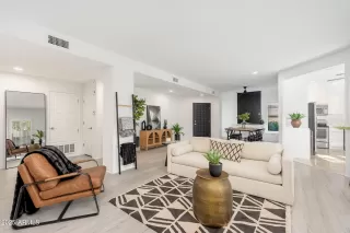 Photo #6: 6949908 Listing 