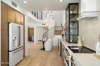 Photo #5: 6950107 Listing 