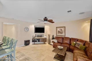 Photo #4: 6950133 Listing