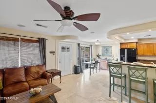 Photo #5: 6950133 Listing