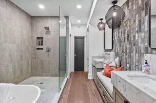 Photo #5: 6950276 Listing 