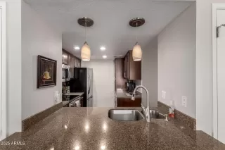 Photo #5: 6951219 Listing