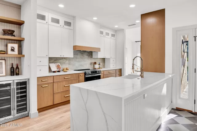 MLS: 6951911 Condo For Sale