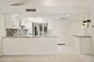 Photo #5: 6951919 Listing 