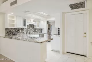 Photo #6: 6951919 Listing 