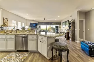 Photo #5: 6951922 Listing