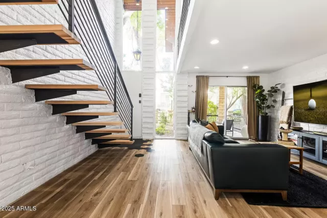 MLS: 6951966 Condo For Sale