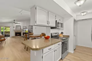 Photo #5: 6952151 Listing 