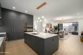 Photo #2: 6952183 Listing