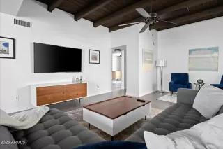 Photo #1: 6952283 Listing 