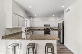 Photo #5: 6952399 Listing 