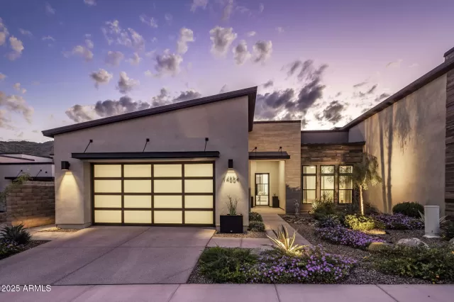 MLS: 6952578 Condo For Sale