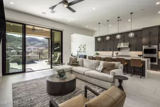 Photo #4: 6952578 Listing