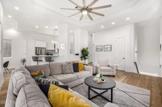 Photo #5: 6952590 Listing