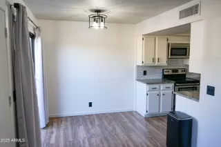 Photo #5: 6952750 Listing