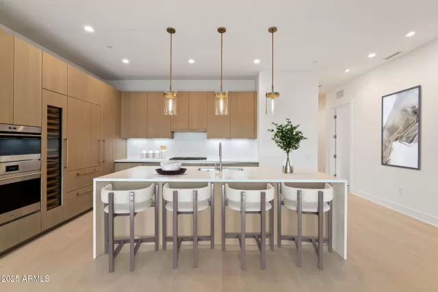 MLS: 6952925 Condo For Sale