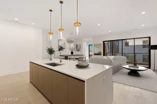 Photo #3: 6952925 Listing