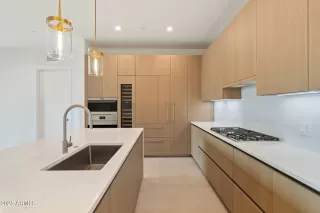 Photo #4: 6952925 Listing