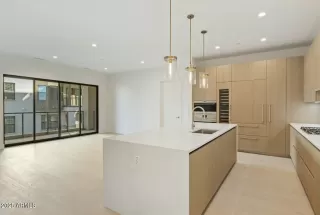 Photo #5: 6952925 Listing